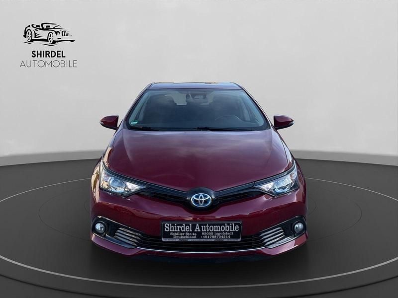Gebraucht Toyota Auris Hybrid Team 99 PS (72 kW) 2019 Rot Limousine
