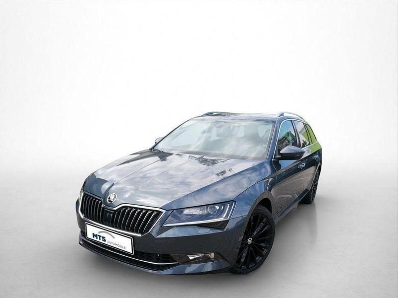 Grau Gebraucht 2018 Skoda Superb Style Kombi | 23.135 € (Fairer Preis) - Bild 1/4
