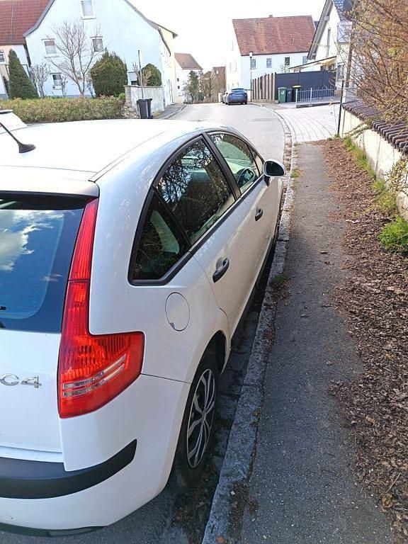 Gebraucht Citroën C4 Advance 88 PS (64 kW) 2009 Weiß Limousine