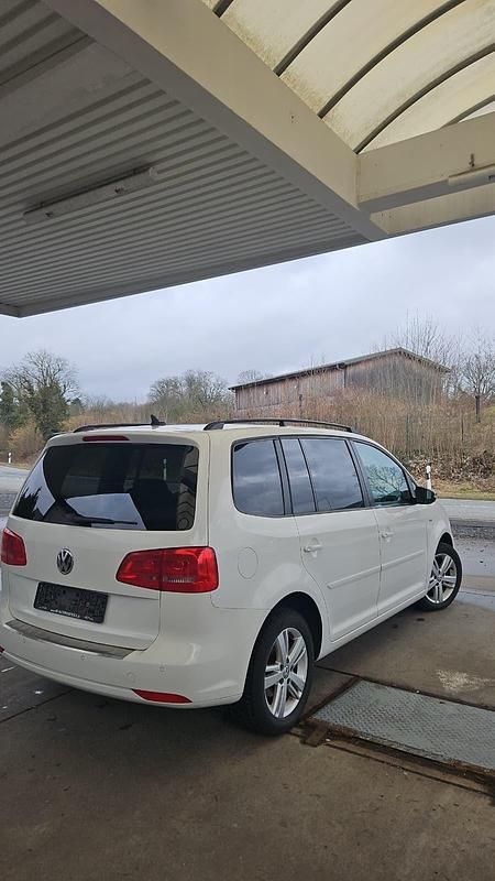 Gebraucht VW Touran 105 PS (77 kW) 2012 Weiß Van / Kleinbus