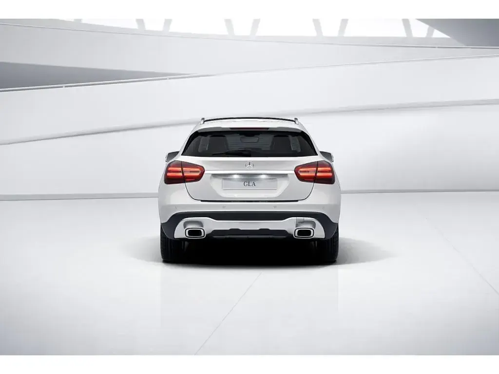 Gebraucht Mercedes GLA250 Urban 211 PS (155 kW) 2018 Unilack polarweiß SUV