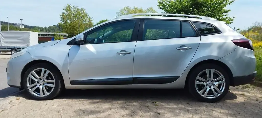 Gebraucht Renault Mégane III Expression 106 PS (77 kW) 2010 Silber Limousine