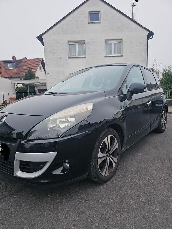 Schwarz Gebraucht 2011 Renault Grand Scénic III Bose Edition Van / Kleinbus | 4.150 € (Guter Preis) - Bild 1/4