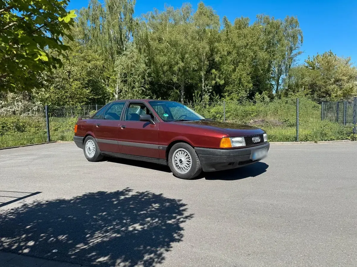 Używany Audi 80 Performance 90 KM (66 kW) 1990 Czerwony Sedan/Limuzyna