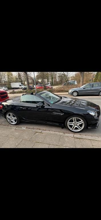 Second-hand Mercedes SLK200 184 CP (135 kW) 2011 Negru Cabrio