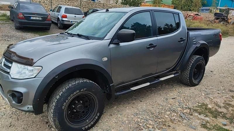 Gebraucht Mitsubishi L200 136 PS (100 kW) 2014 Grau Pickup