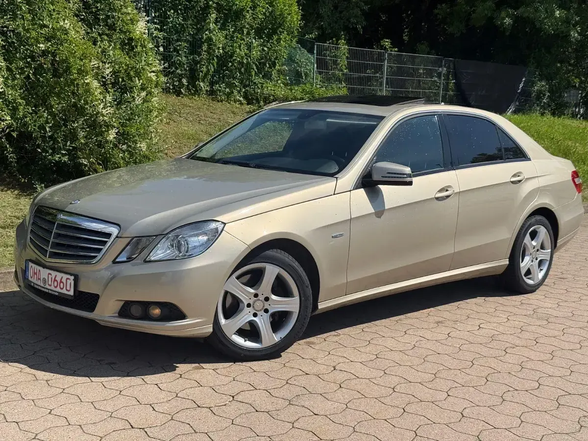 Gebraucht Mercedes E250 204 PS (150 kW) 2011 Gold Limousine