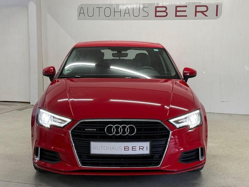 Gebraucht Audi A3 Sport 190 PS (139 kW) 2017 Rot Limousine