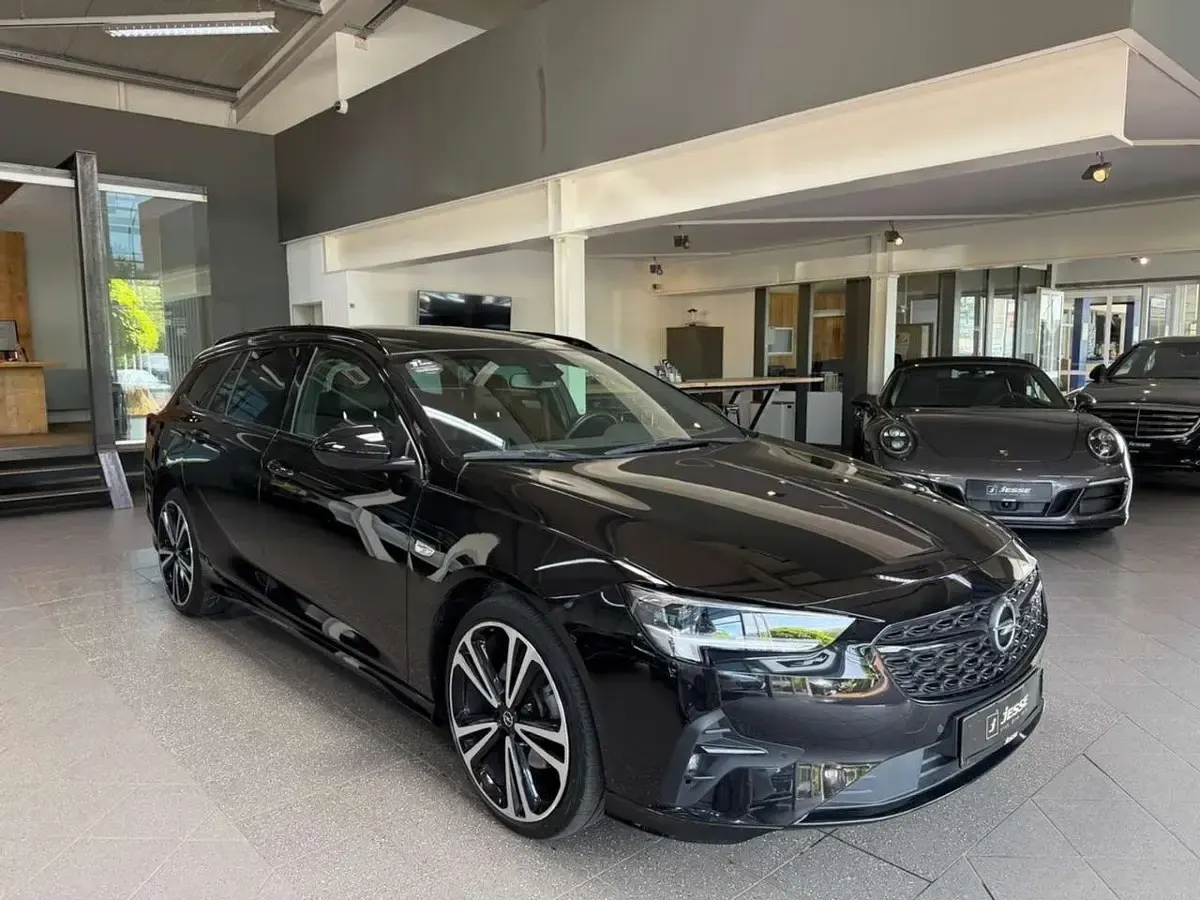 Gebraucht Opel Insignia Ultimate 174 PS (127 kW) 2023 Diamant schwarz/karbon schwarz (metallic) Kombi