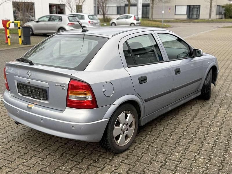 Gebraucht Opel Astra Elegance 84 PS (61 kW) 2002 Silber Kleinwagen