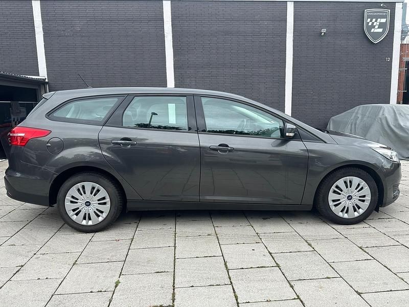 Gebraucht Ford Focus 101 PS (74 kW) 2017 Grau Kombi