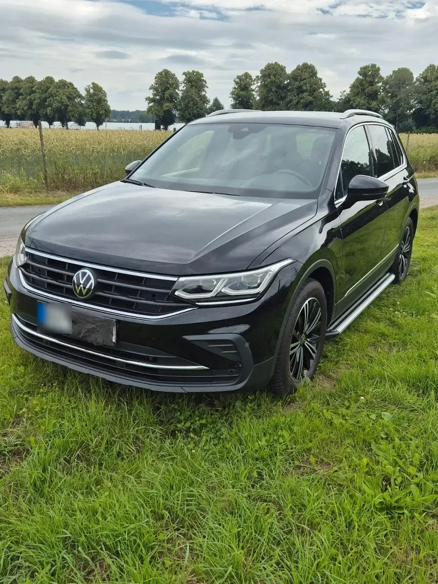 Gebraucht VW Tiguan Move 150 PS (110 kW) 2023 Schwarz SUV