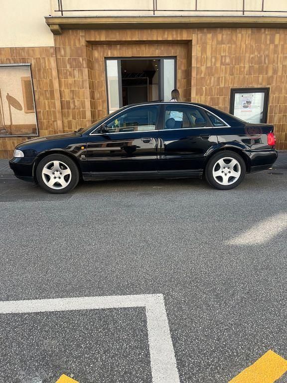 Używany Audi A4 Performance 193 KM (141 kW) 1997 Czarny Sedan/Limuzyna