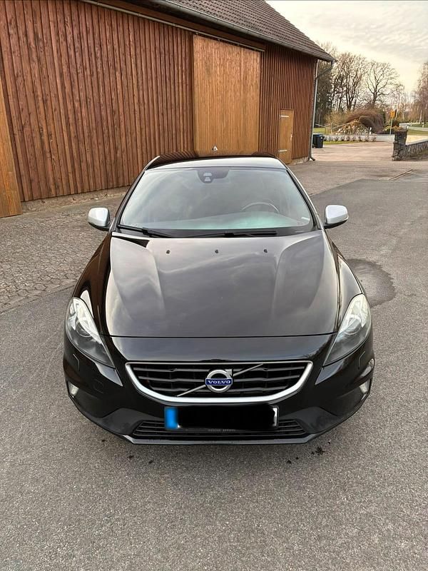 Gebraucht Volvo V40 122 PS (89 kW) 2015 Schwarz Kombi