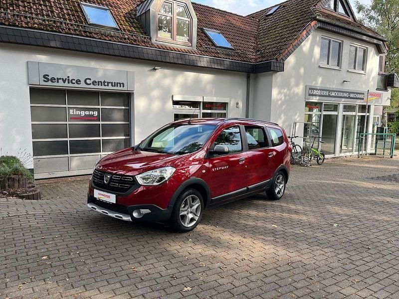 Rot Gebraucht 2021 Dacia Lodgy Stepway Van / Kleinbus | 16.490 € (Fairer Preis) - Bild 1/4