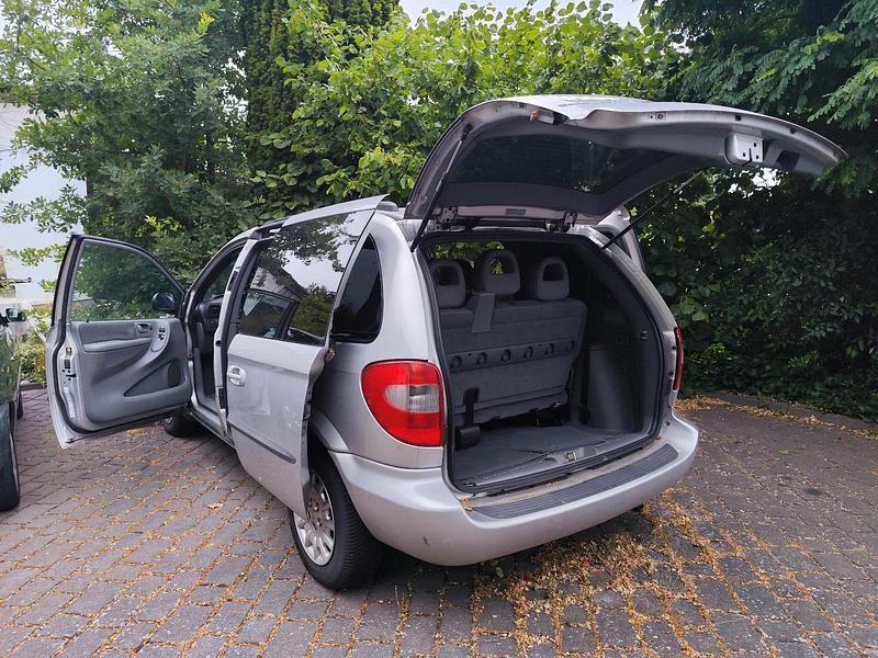 Gebraucht Chrysler Voyager 140 PS (102 kW) 2004 Silber Van / Kleinbus