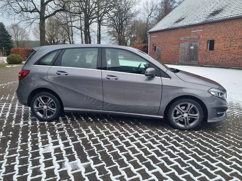 Gebraucht Mercedes B200 136 PS (100 kW) 2015 Grau Van / Kleinbus