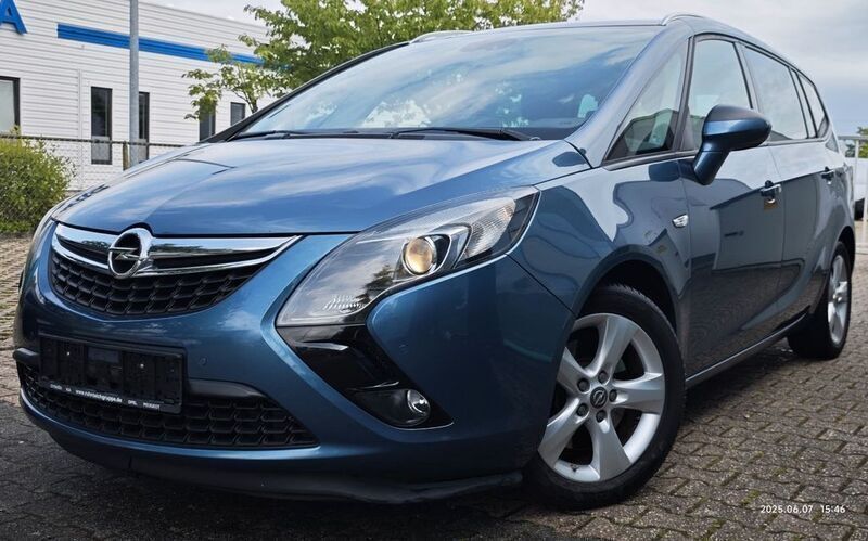 Blau Gebraucht 2016 Opel Zafira Tourer Style Van / Kleinbus | 8.500 € (Fairer Preis) - Bild 1/4
