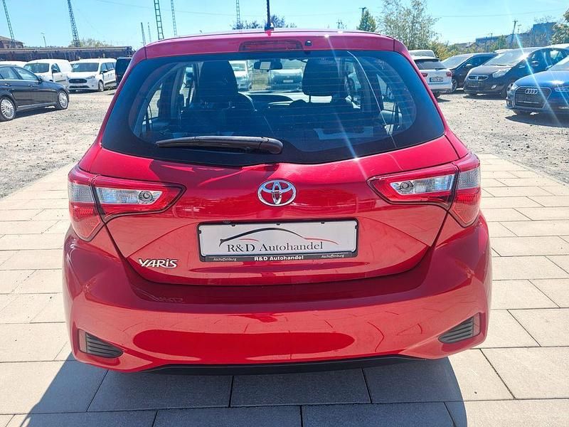 Gebraucht Toyota Yaris Comfort 111 PS (81 kW) 2020 Rot Limousine