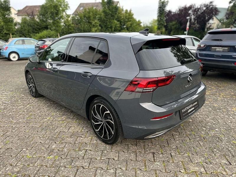 Gebraucht VW Golf VIII Active 150 PS (110 kW) 2022 Delfingrau Limousine