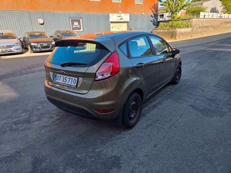 Gebraucht Ford Fiesta Trend 101 PS (74 kW) 2013 Braun Kleinwagen