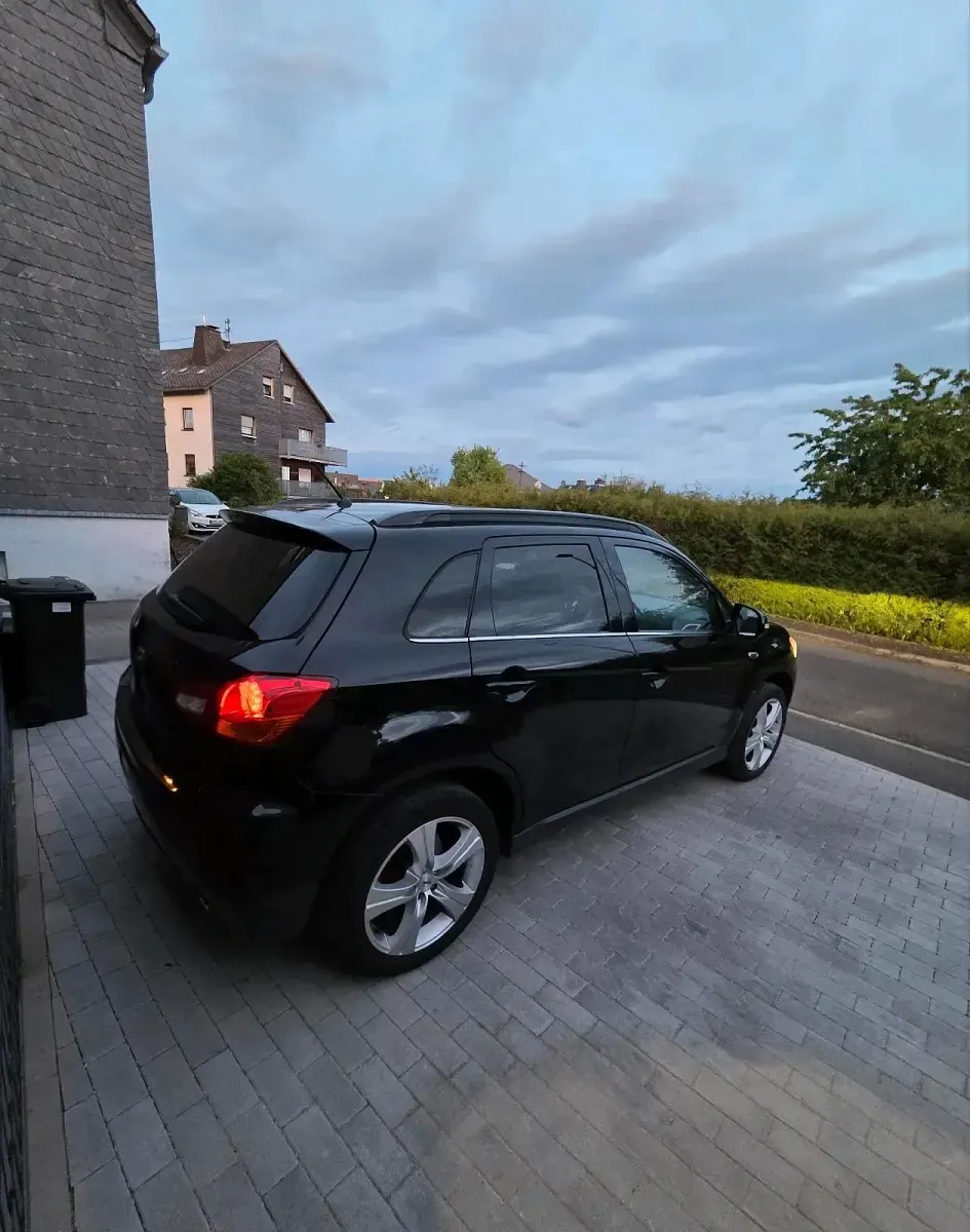 Używany Mitsubishi ASX 150 KM (110 kW) 2011 Czarny SUV
