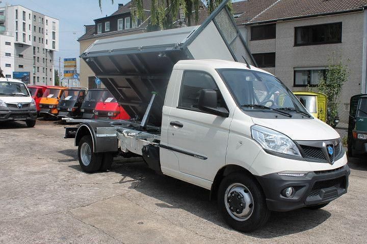 Weiß Gebraucht 2022 Piaggio Porter SUV | 31.950 € - Bild 1/4