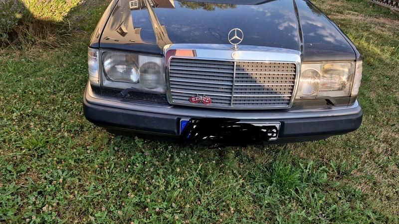 Gebraucht Mercedes 300 178 PS (130 kW) 1992 Schwarz Kombi