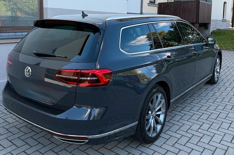 Gebraucht VW Passat R-line 150 PS (110 kW) 2018 Grau Kombi