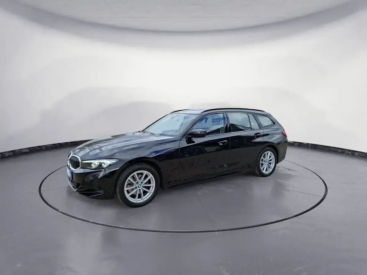 Gebraucht BMW 320 Sport Line 184 PS (135 kW) 2023 Schwarz uni Kombi
