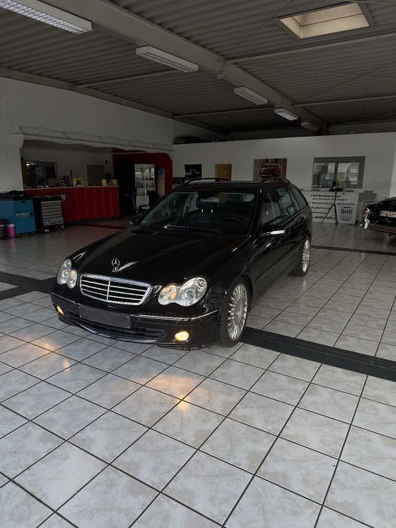 Schwarz Gebraucht 2007 Mercedes C280 Avantgarde Limousine | 4.199 € (Superpreis) - Bild 1/4
