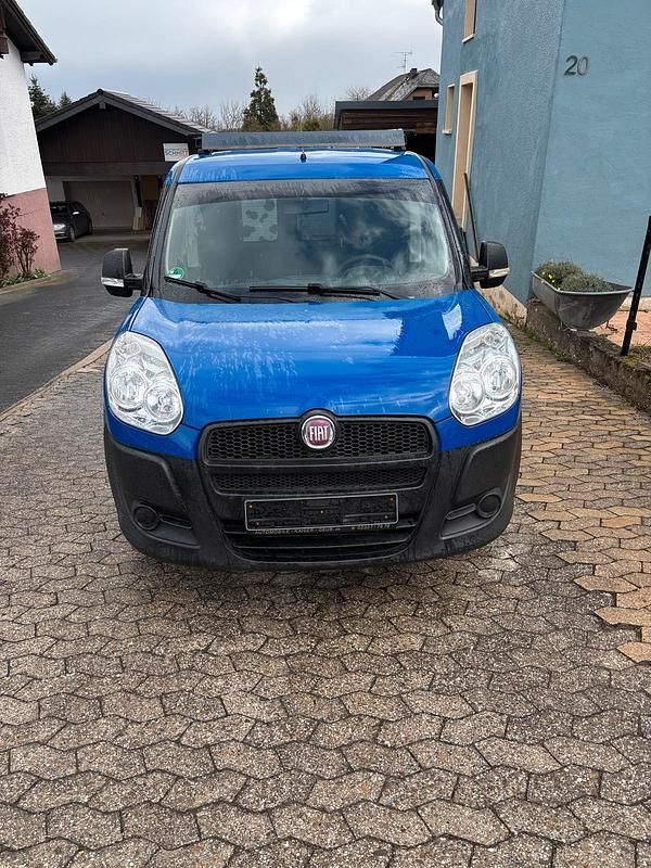 Gebraucht Fiat Doblò 90 PS (66 kW) 2012 Blau Van / Kleinbus