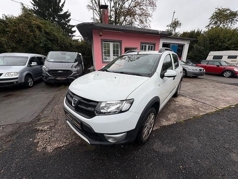 Weiß Gebraucht 2014 Dacia Sandero Stepway Ambiance Kleinwagen | 3.990 € (Superpreis) - Bild 1/4
