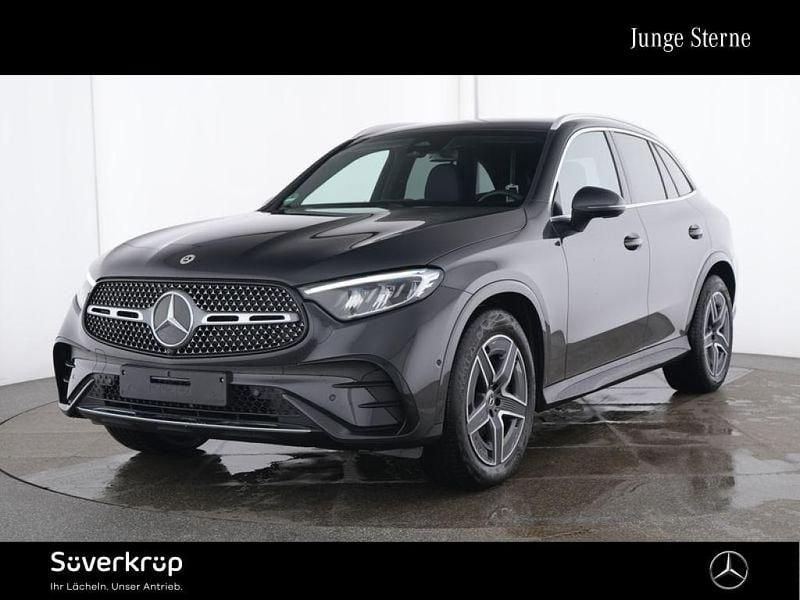 Graulack graphitgrau (metallic) Gebraucht 2024 Mercedes GLC220 AMG SUV | 53.922 € (Guter Preis) - Bild 1/2