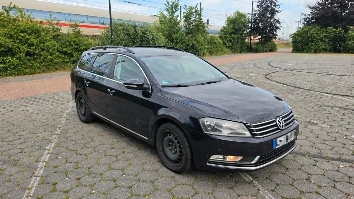 Gebraucht VW Passat Highline 140 PS (102 kW) 2012 Schwarz Kombi