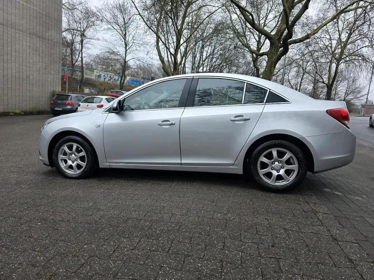 Gebraucht Chevrolet Cruze 163 PS (119 kW) 2012 Silber Limousine
