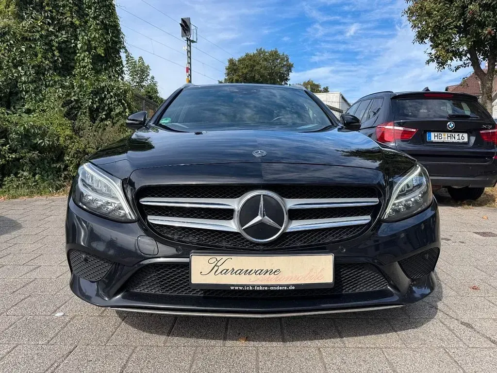 Gebraucht Mercedes C300 194 PS (142 kW) 2021 Schwarz Limousine
