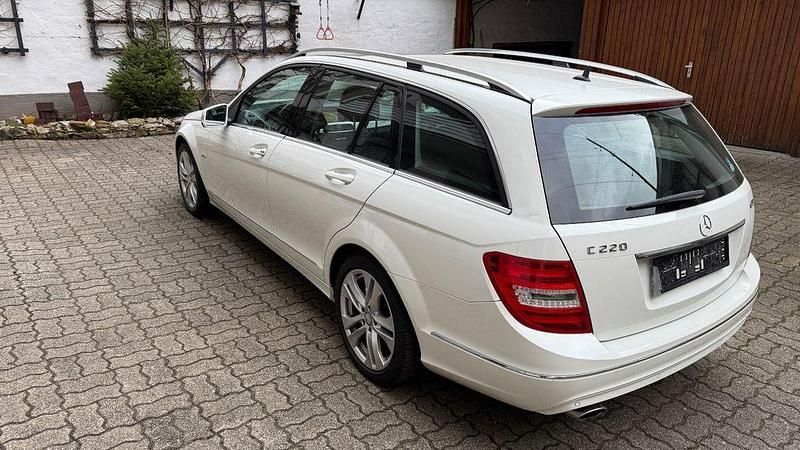 Gebraucht Mercedes C220 170 PS (125 kW) 2012 Weiß Limousine