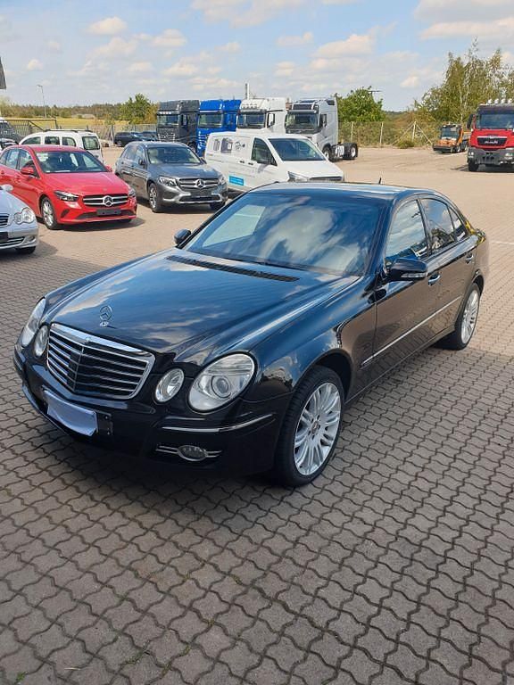 Schwarz Gebraucht 2007 Mercedes E320 Avantgarde Limousine | 5.900 € (Guter Preis) - Bild 1/4