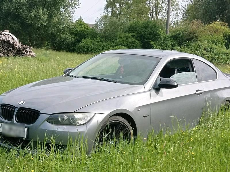 Grau Gebraucht 2006 BMW 325 Coupé | 6.000 € - Bild 1/4