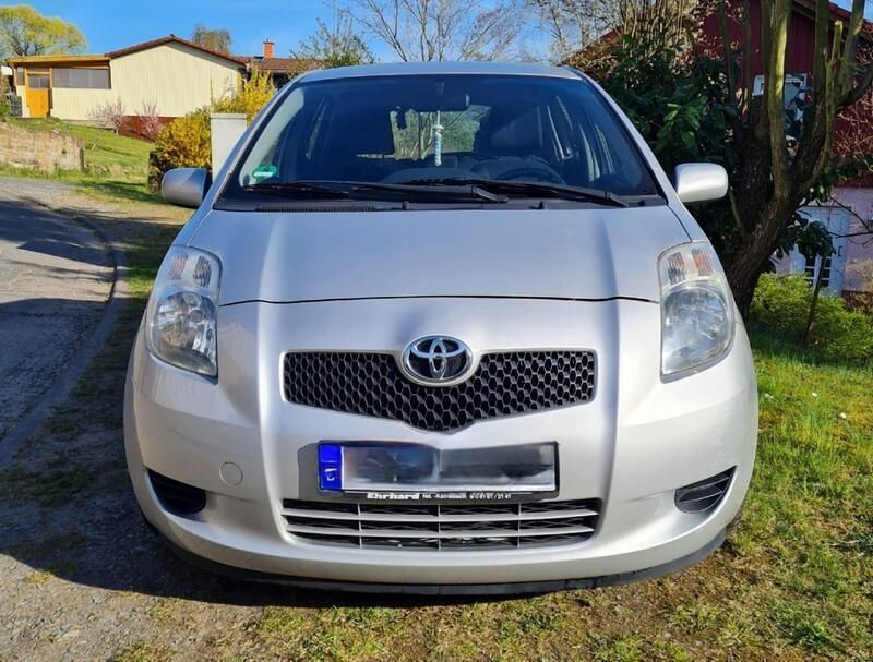 Silber Gebraucht 2006 Toyota Yaris Kleinwagen | 2.450 € (Fairer Preis) - Bild 1/4