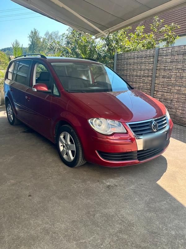 Rot Gebraucht 2009 VW Touran Van / Kleinbus | 5.999 € (Fairer Preis) - Bild 1/4