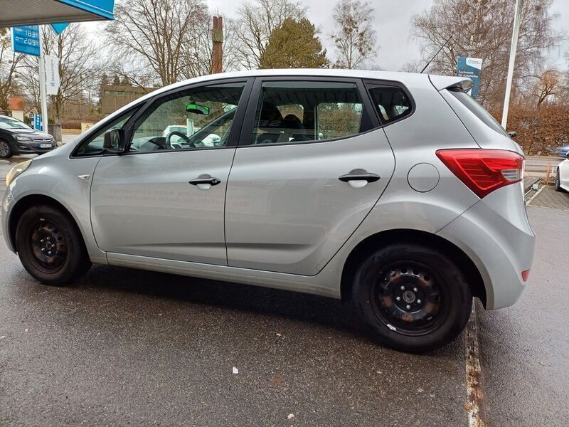 Gebraucht Hyundai ix20 Classic 90 PS (66 kW) 2011 Grau Kleinwagen