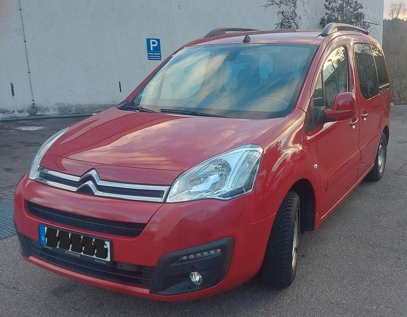 Rot Gebraucht 2017 Citroën Berlingo PureTech Van / Kleinbus | 6.900 € (Superpreis) - Bild 1/4