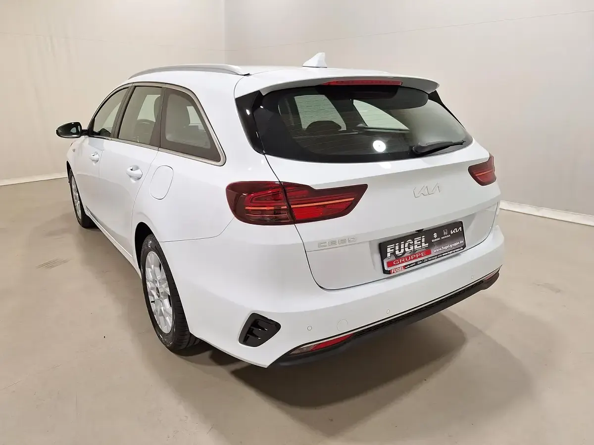 Neu Kia Ceed Sportswagon Vision 140 PS (102 kW) 2025 (wd) cararraweiss Kombi