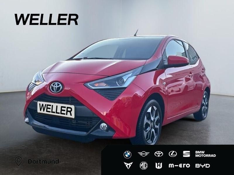 Rot Gebraucht 2021 Toyota Aygo X-play Kleinwagen | 11.690 € (Fairer Preis) - Bild 1/3