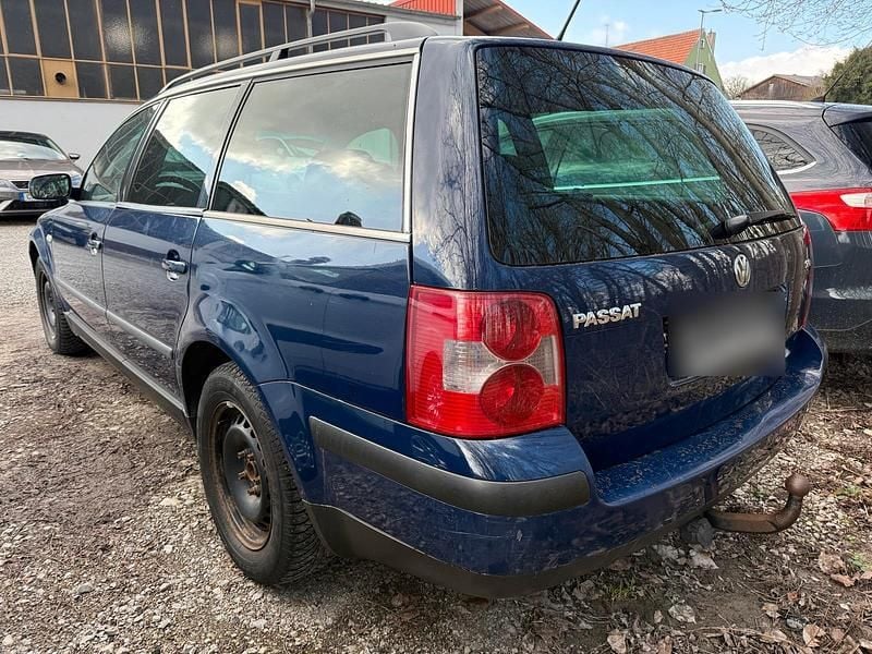 Second-hand VW Passat 115 CP (84 kW) 2003 Albastru Break