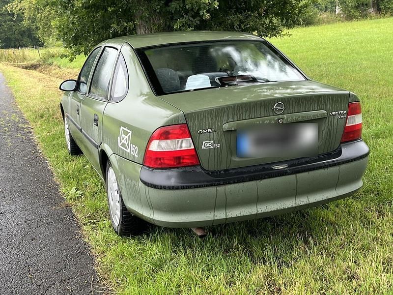 Gebraucht Opel Vectra 82 PS (60 kW) 1998 Grün Limousine