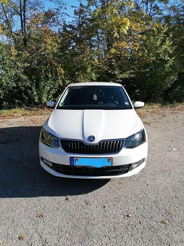 Weiß Gebraucht 2017 Skoda Fabia Style Kleinwagen | 8.200 € (Fairer Preis) - Bild 1/4