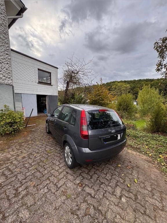 Gebraucht Ford Fiesta 68 PS (50 kW) 2005 Grau Kleinwagen